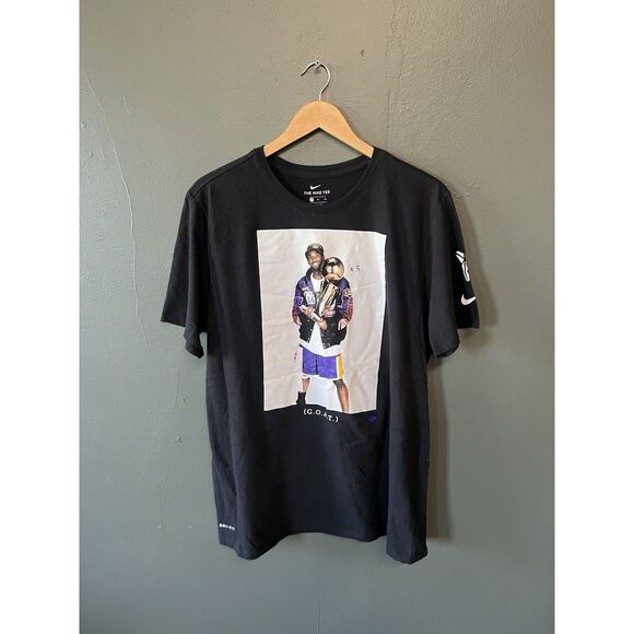 Men Nike Kobe Bryant Retirement "GOAT" Shirt size XL Black - Picture 1 of 3